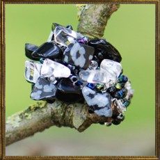 Stone Cluster ring - black